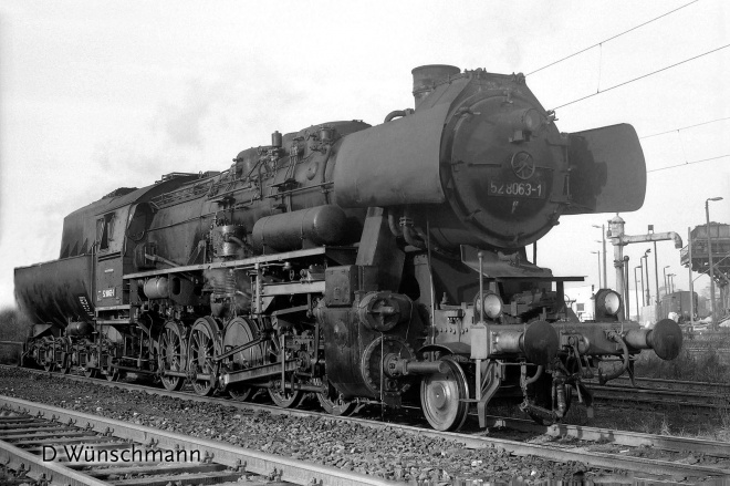 Steam locomotive BR 52 with REKO boiler Digital with Sound<br /><a href='images/pictures/Roco/62185.jpg' target='_blank'>Full size image</a>